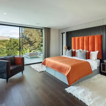 Luxurious With Private Pool In *